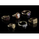 A SELECTION OF RINGS to include an 18ct yellow gold and platinum three stone diamond ring, a