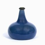 AN EARLY 18TH CENTURY ONION SHAPED WINE BOTTLE with unusual blue colouring to the glass, 15.5cm