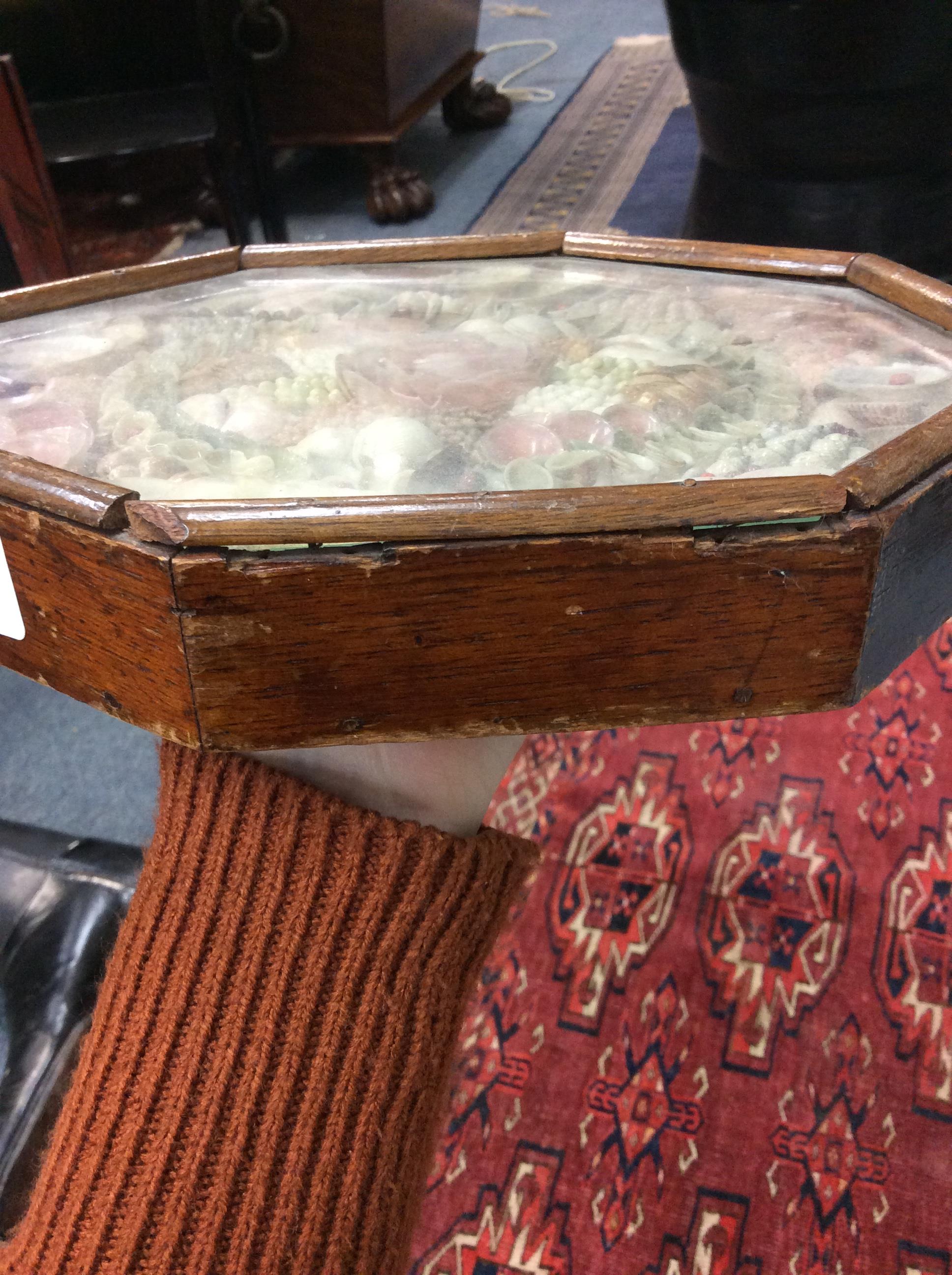 AN ANTIQUE OCTAGONAL SAILORS LOVE TOKEN in the form of a shell picture, 24.5cm wide - Image 2 of 2