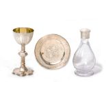 A VICTORIAN SILVER TRAVELLING COMMUNION CHALICE AND PATON with engraved Maltase Cross decoration,