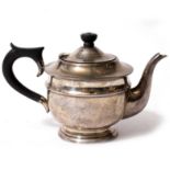 A SILVER TEA POT with marks for Sheffield, approximately 460 grams in weight