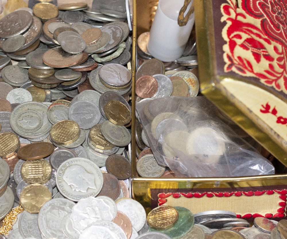 A MIXED LOT OF ANTIQUE, ENGLISH AND FOREIGN COINAGE