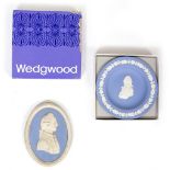 A WEDGEWOOD JASPERWARE CAPTAIN COOK HAKLUYT SOCIETY OVAL PLAQUE 8.5cm x 11cm and a small Wedgwood