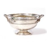 AN EDWARDIAN SILVER BOWL of heavy gauge with snake cast handles and on a footed support, marks for