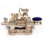 A COLLECTION OF SILVER AND SILVER PLATE to include a silver velvet lidded ring box bearing Chester