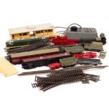 A HORNBY DUBLO TRAIN SET to include a Cepello D9012 locomotive, a further locomotive, tender and