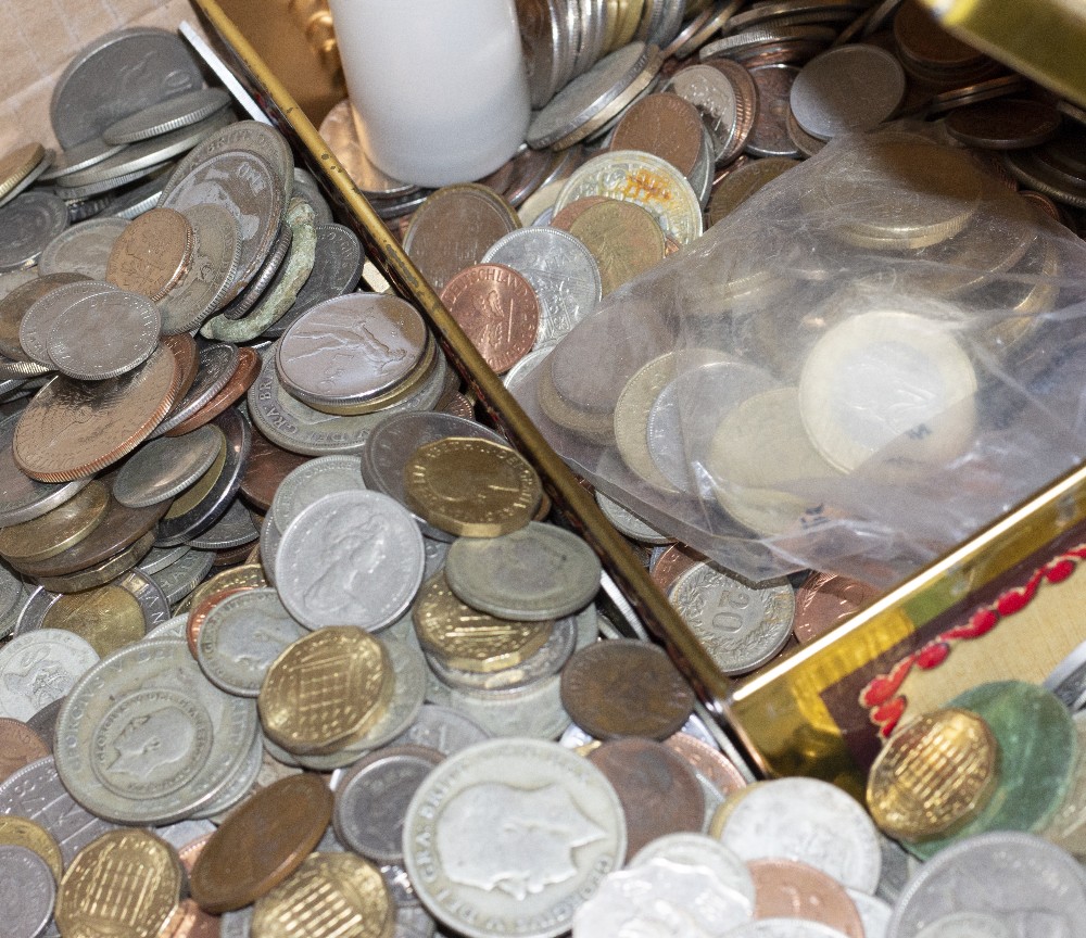 A MIXED LOT OF ANTIQUE, ENGLISH AND FOREIGN COINAGE - Image 2 of 2