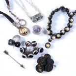 Small group of jewellery to include hunting Quorn buttons, necklaces and a Blue John button