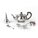 AN EDWARDIAN SILVER BACHELOR'S TEAPOT, with ebonised handle and knop, Sheffield 1902; a silver