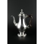 A GEORGE III SILVER BALUSTER COFFEE POT, with gadrooned borders, scalloped spout and hardwood