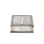A SILVER SQUARE SECTION CIGARETTE BOX, the lid relief decorated with the arms of the Goldsmith's