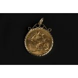 A SOVEREIGN PENDANT, the George V sovereign dated 1913, loose mounted in a 9ct gold pendant frame,