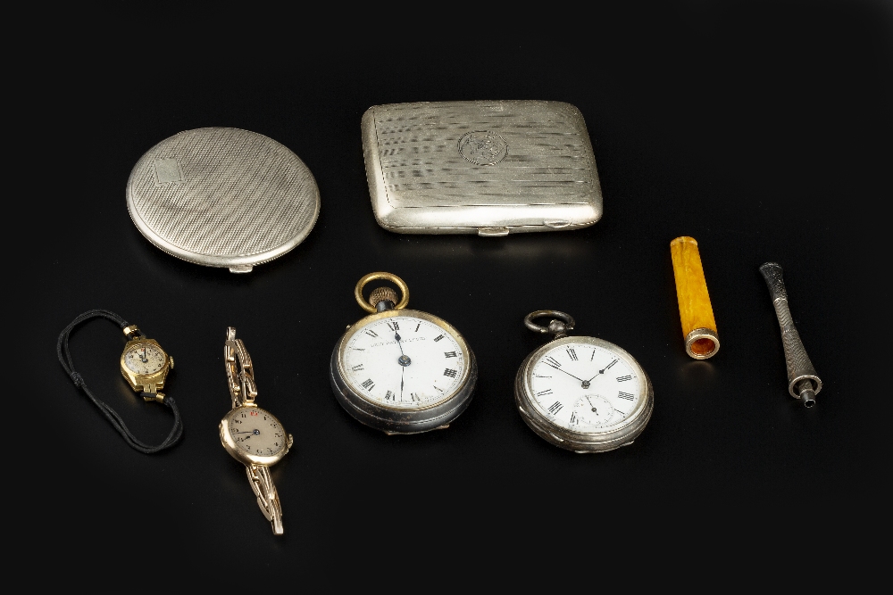 A LADY'S 9CT GOLD BRACELET WATCH, with expanding baton-link bracelet, a lady's 18ct gold cased