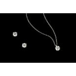 A DIAMOND SINGLE STONE PENDANT NECKLACE AND EAR STUDS SUITE BY DE BEERS, each round brilliant-cut