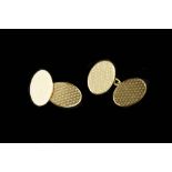 A PAIR OF 18CT GOLD CUFFLINKS, the oval panels with engine-turned decoration and chain-link