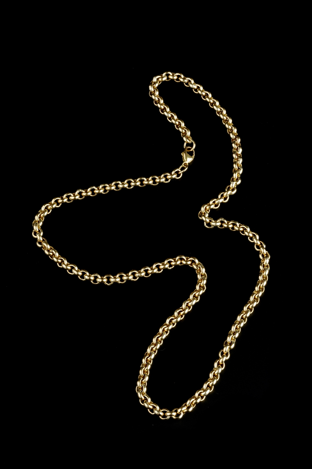 A 9CT GOLD BELCHER-LINK CHAIN, length 54cm