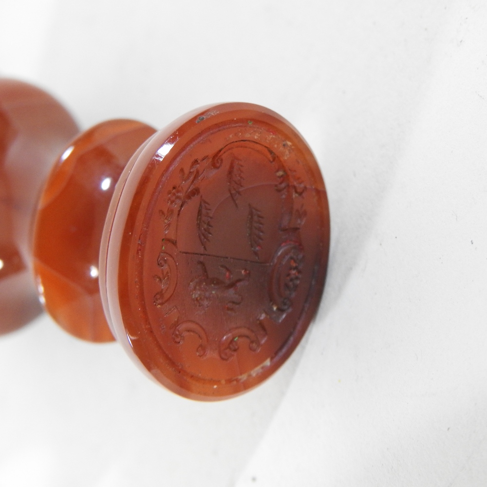 A 19th century carved agate desk wax seal, with a turned handle and intaglio family crest, - Image 7 of 9