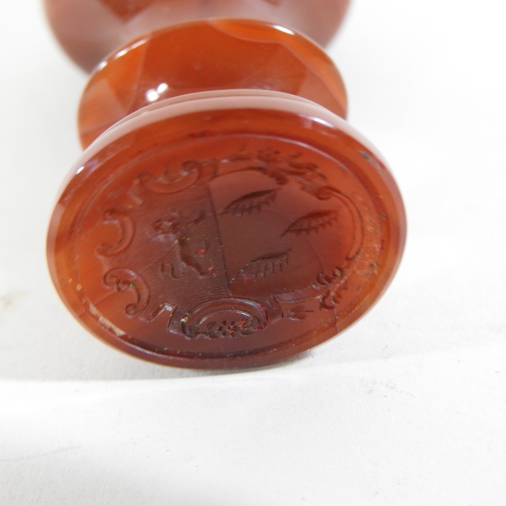 A 19th century carved agate desk wax seal, with a turned handle and intaglio family crest, - Image 6 of 9