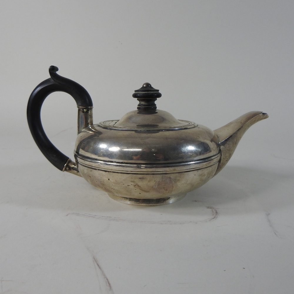 An Edwardian silver teapot, of compressed circular shape, Chester 1904, - Image 5 of 5