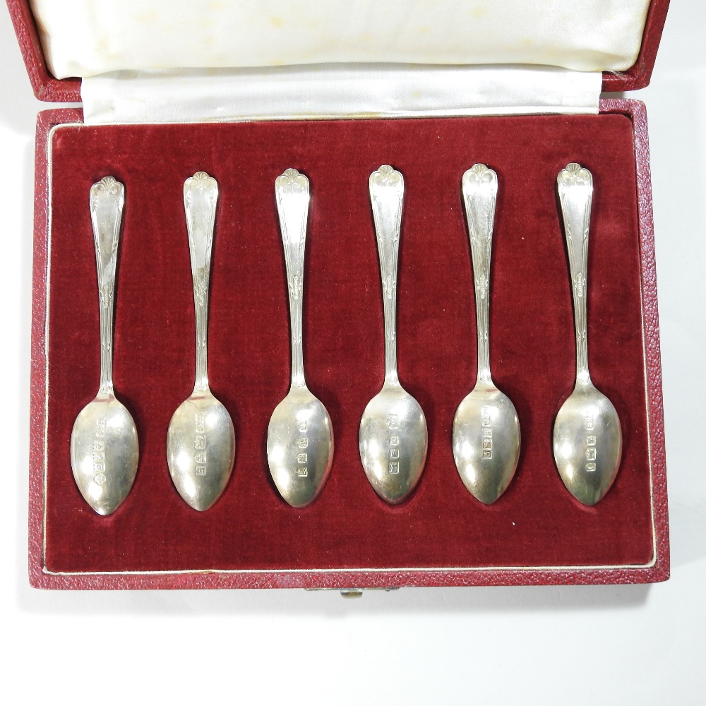 A mid 20th century set of silver teaspoons, British hall marks, cased, - Image 8 of 9