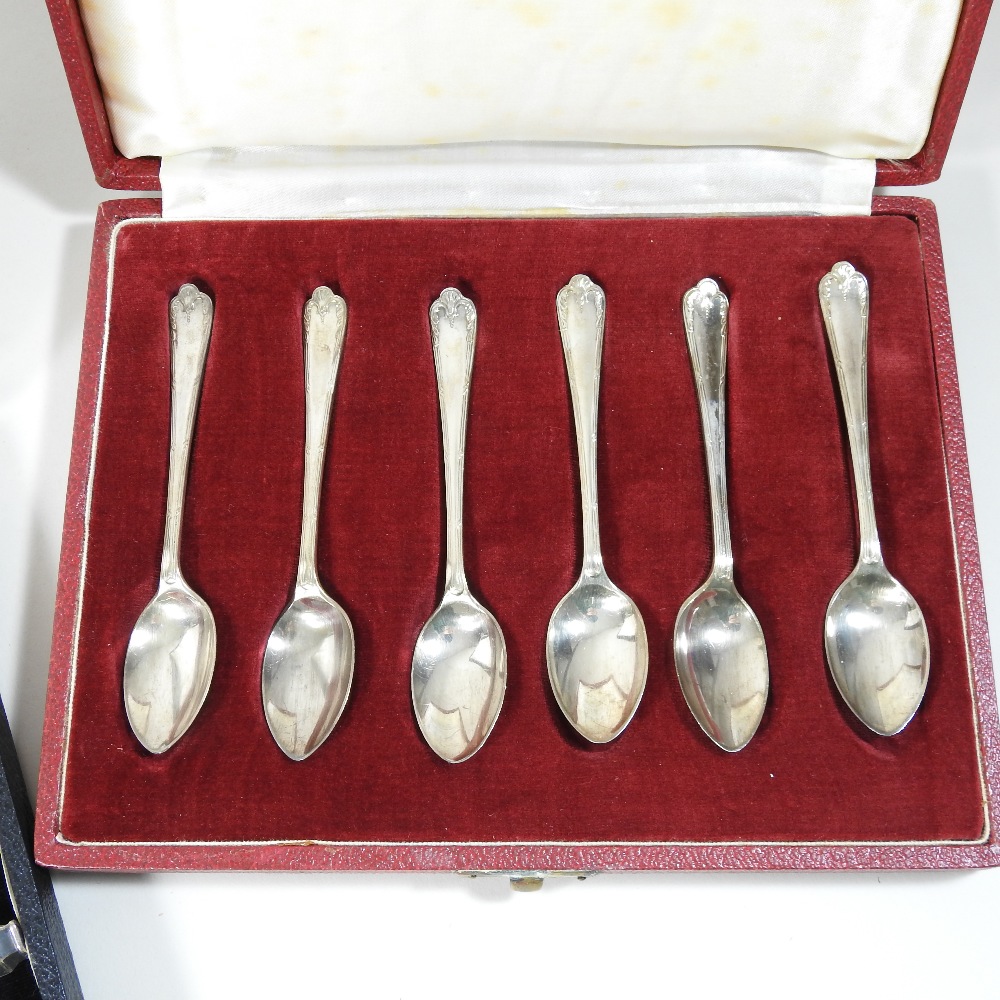 A mid 20th century set of silver teaspoons, British hall marks, cased, - Image 7 of 9