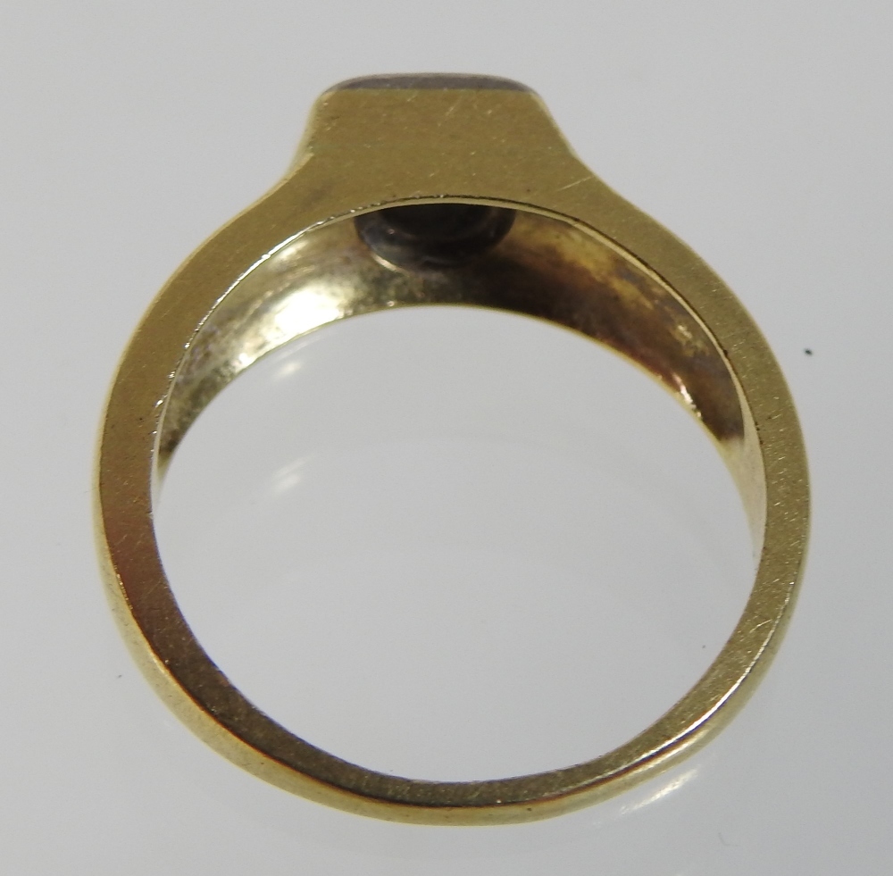 An 18 carat gold gentleman's single stone diamond ring, approximately 0. - Image 3 of 5