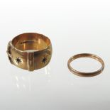 A 9 carat gold ring, in the form of a buckle,