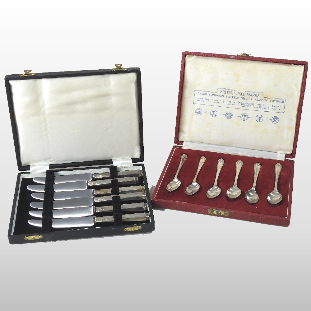 A mid 20th century set of silver teaspoons, British hall marks, cased,