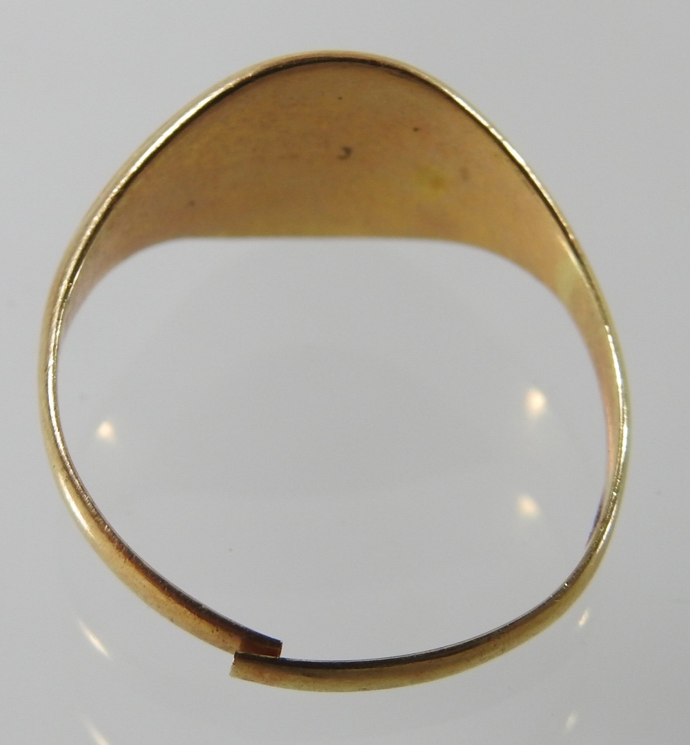 An 18 carat gold gentleman's signet ring - Image 2 of 5