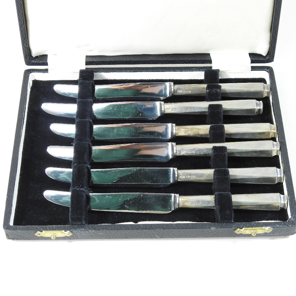 A mid 20th century set of silver teaspoons, British hall marks, cased, - Image 4 of 9