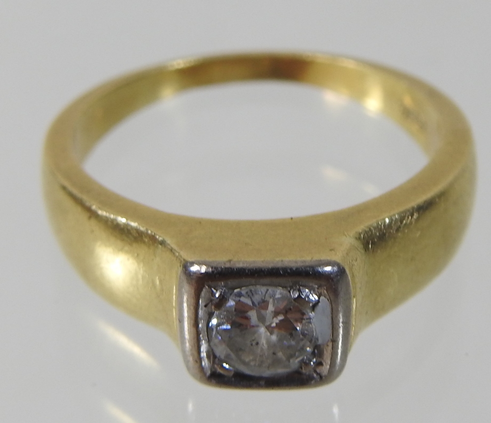 An 18 carat gold gentleman's single stone diamond ring, approximately 0. - Image 5 of 5