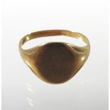 An 18 carat gold gentleman's signet ring