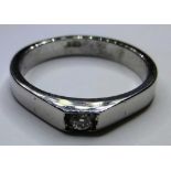 An 18ct white gold and diamond single stone ring (size K)
