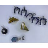 A small collection of 8ct gold jewellery