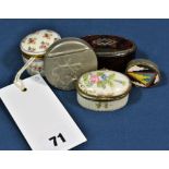 A quantity of various snuff boxes including a micro mosaic Italian box and a G. Smith & Sons