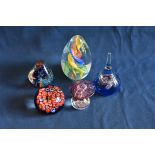 A collection of various glass paperweights to include a Medina mushroom (5)