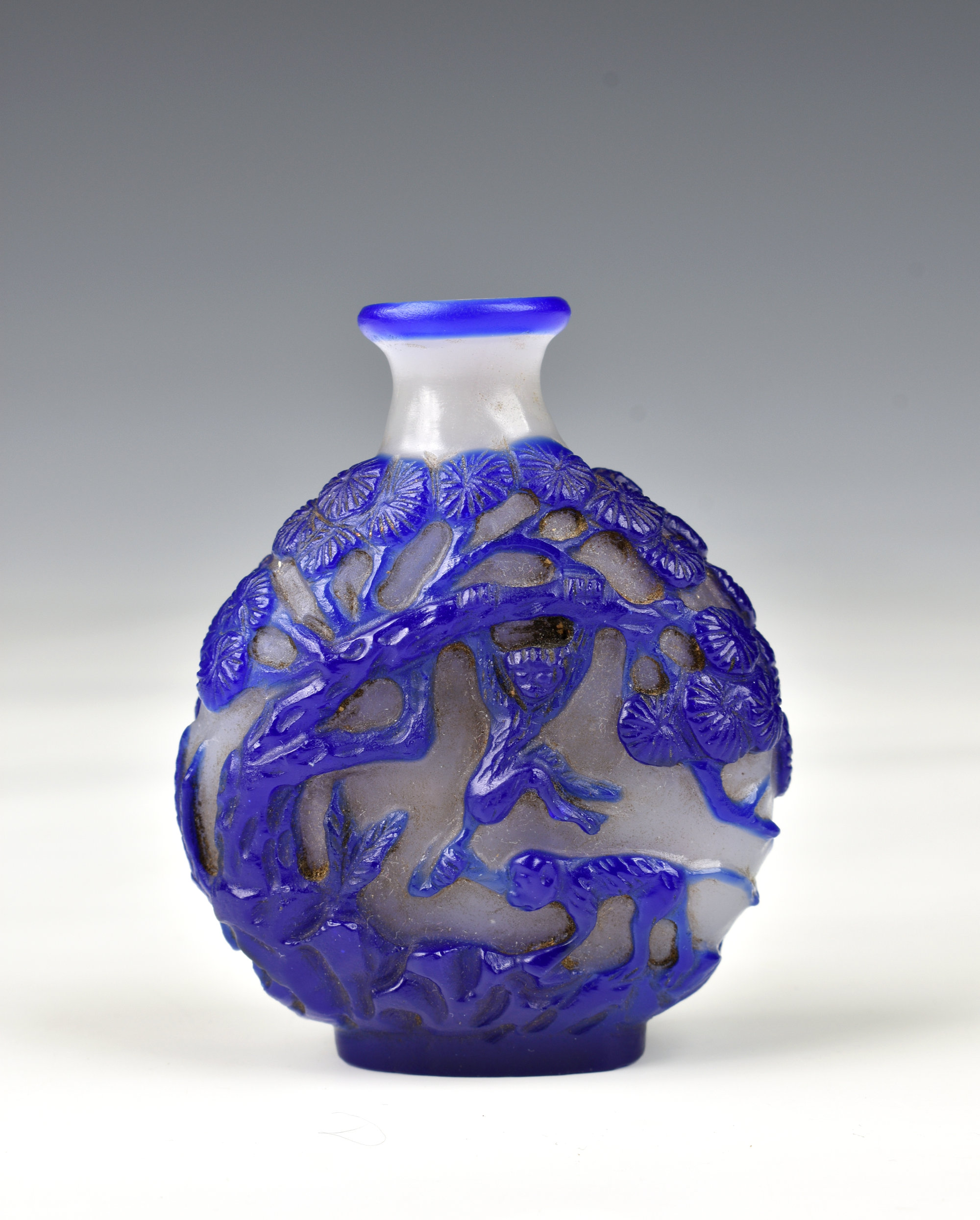 A Chinese carved cameo glass snuff bottle, probably early 20th century, of flattened ovoid form,