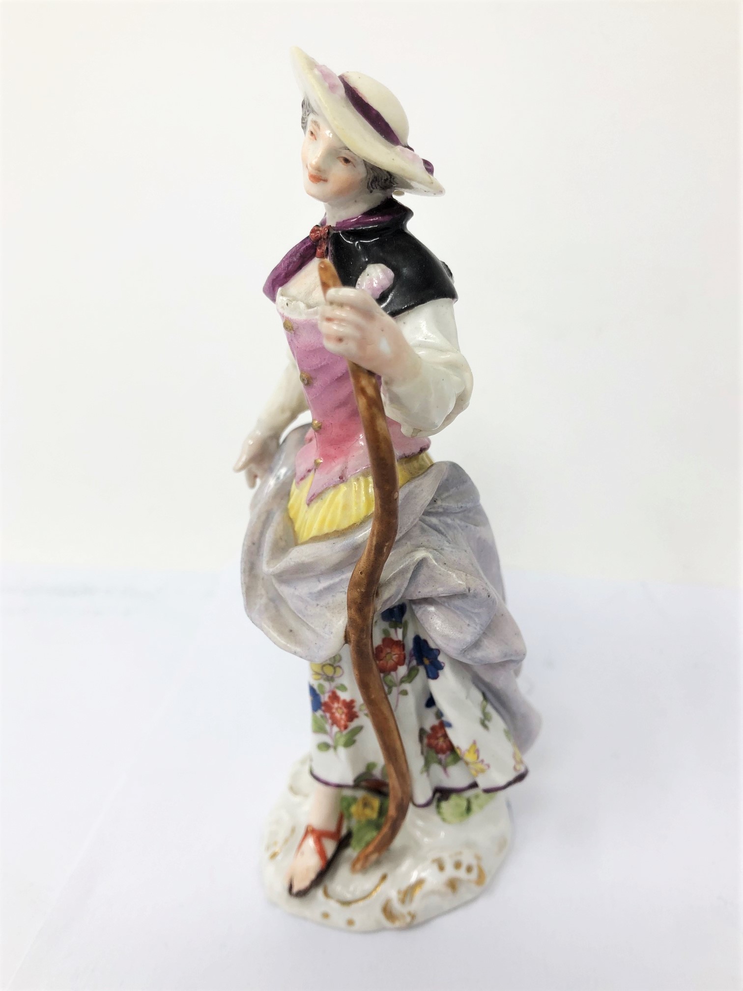 A MEISSEN FIGURE OF A PILGRIM, CIRCA 1750 modelled standing holding a staff in her left hand, - Image 4 of 5