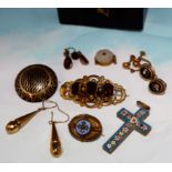 A Victorian gilt metal brooch set 3 garnets; a similar pair of earrings; a pair of drop earrings;