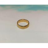 A 9 carat hallmarked gold wedding ring, 6 gm