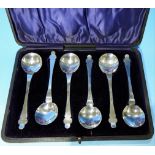 A set of 6 Arts & Crafts silver dessert spoons, maker Samuel Jacob, London, 5 oz., cased