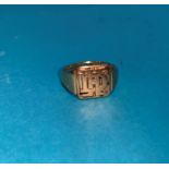 A gold signet ring, 9 carat, 7.2gm