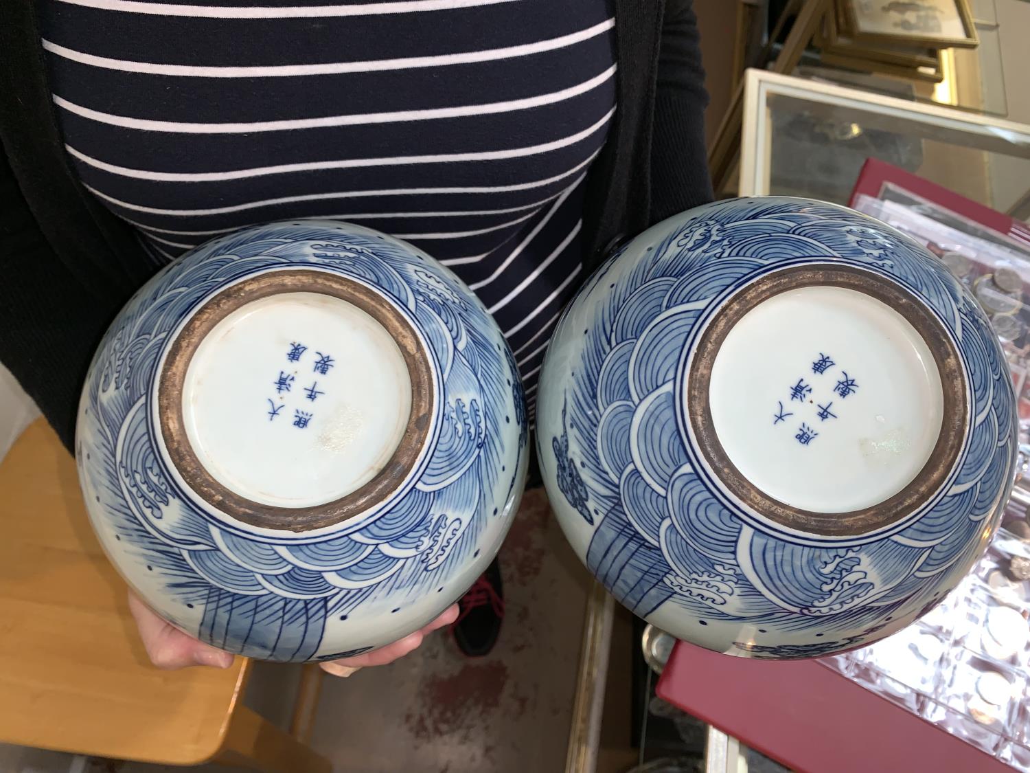 A Chinese pair of globular vases with underglaze blue decoration of dragons, 12" (one with - Image 4 of 4
