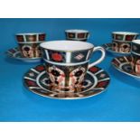 A Royal Crown Derby set of 5 Japan pattern tea cups and saucers
