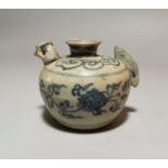A Chinese Ming chicken head water dropper decorated in blue and white, diameter 8 cm (rim and tail