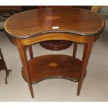 An Edwardian Sheraton style 2 tier occasional table, kidney shaped, mahogany with inlaid and