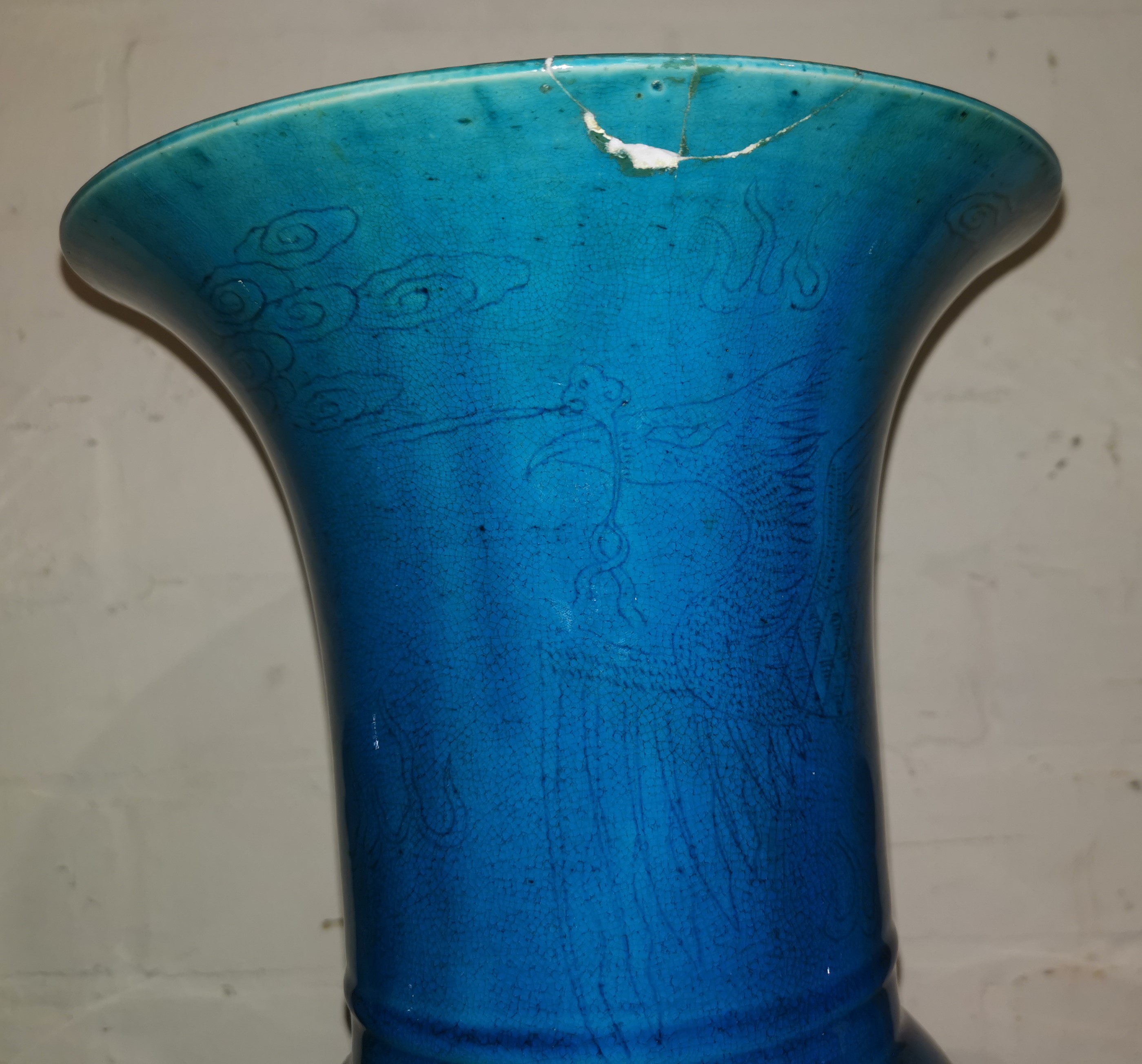 A Chinese Kangxi beaker vase decorated in low relief with dragons and fish under bright turquoise - Image 4 of 6