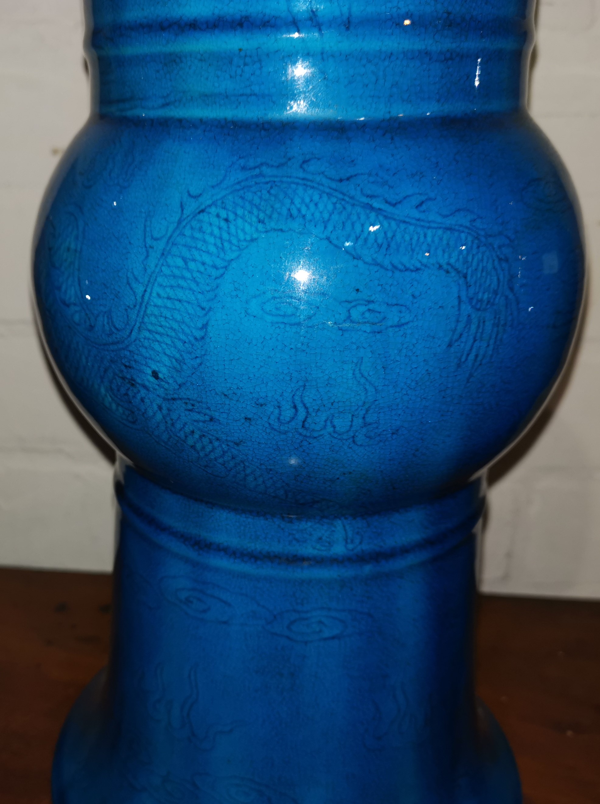 A Chinese Kangxi beaker vase decorated in low relief with dragons and fish under bright turquoise - Image 3 of 6