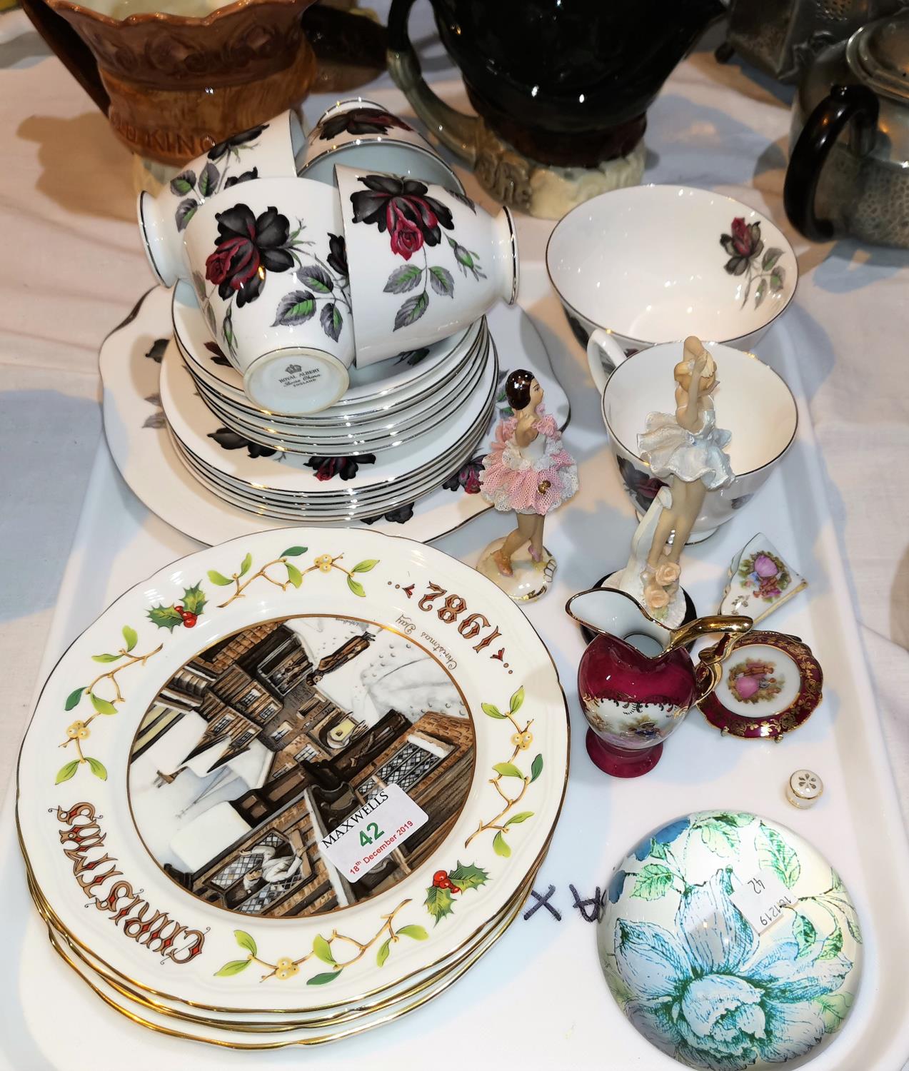 A Royal Albert part tea service, Dusky Rose pattern; 4 Aynsley Christmas plates; decorative china