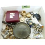 A quantity of costume jewellery